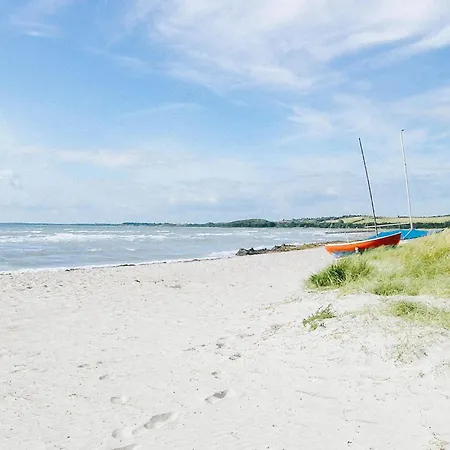 Three-bedroom In بيت للعطل Højby