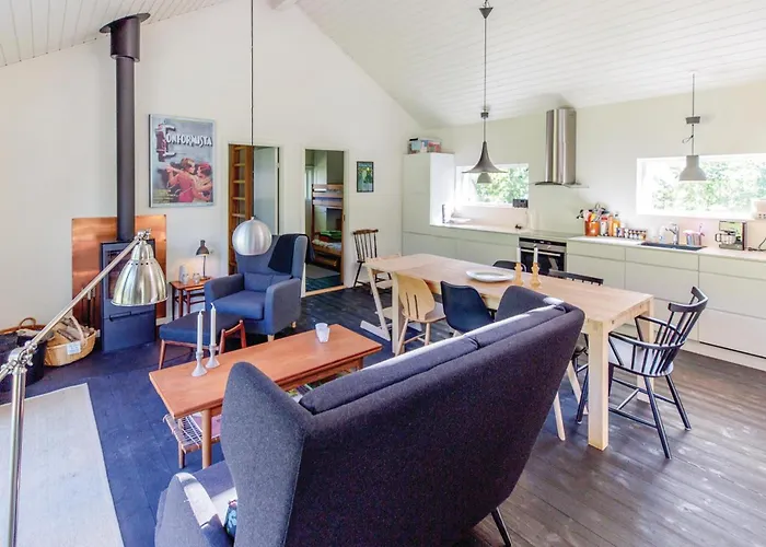 Three-bedroom In Semesterbostad *